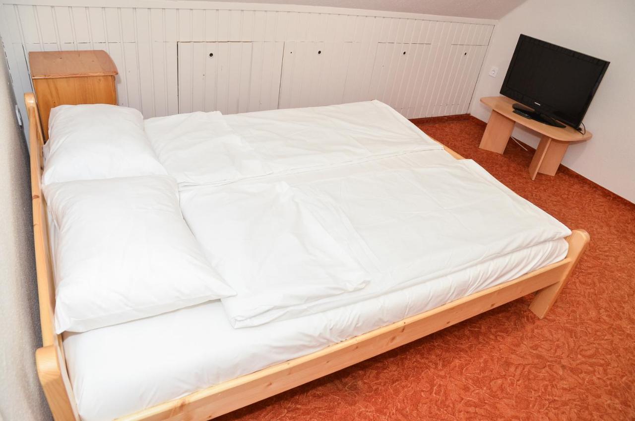 HajdúszoboszlóGabor Aron Apartman公寓式酒店 外观 照片