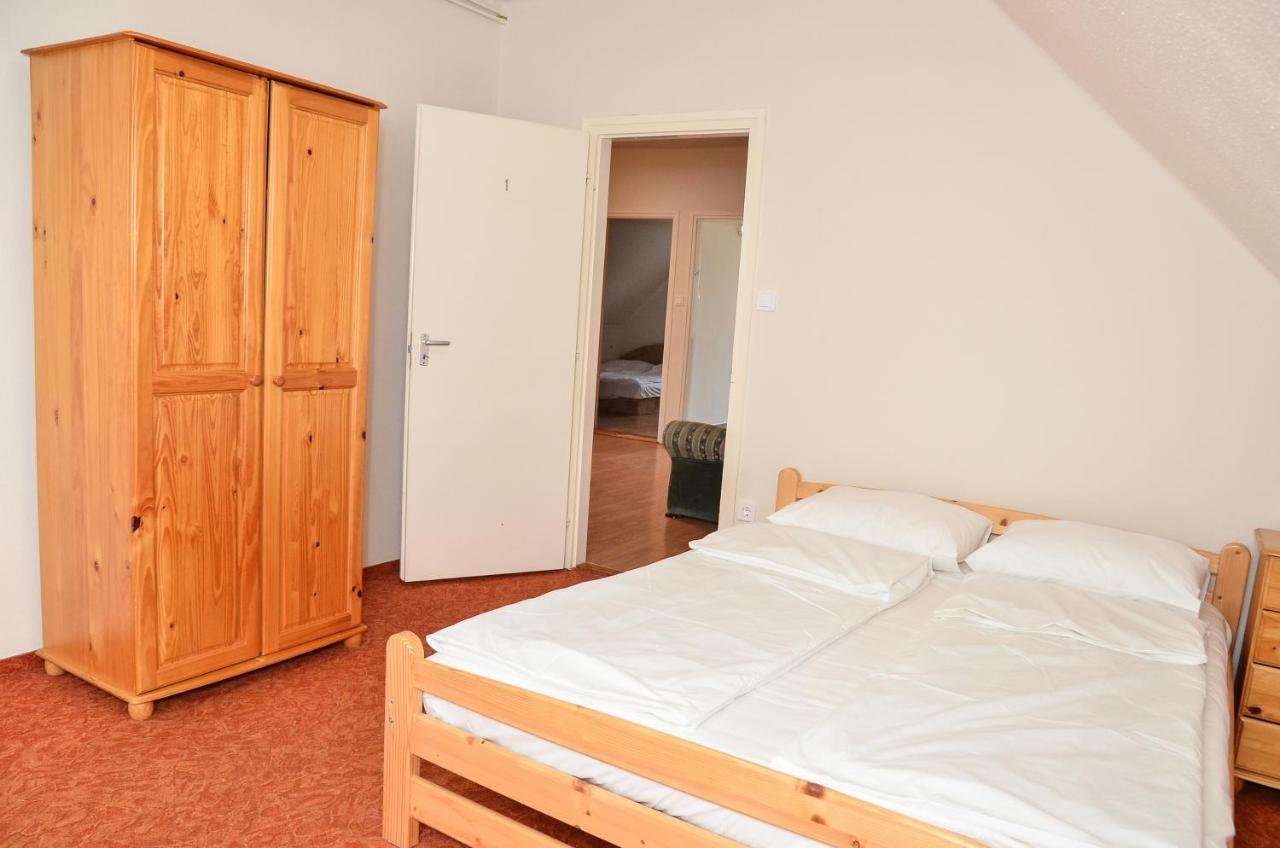HajdúszoboszlóGabor Aron Apartman公寓式酒店 外观 照片