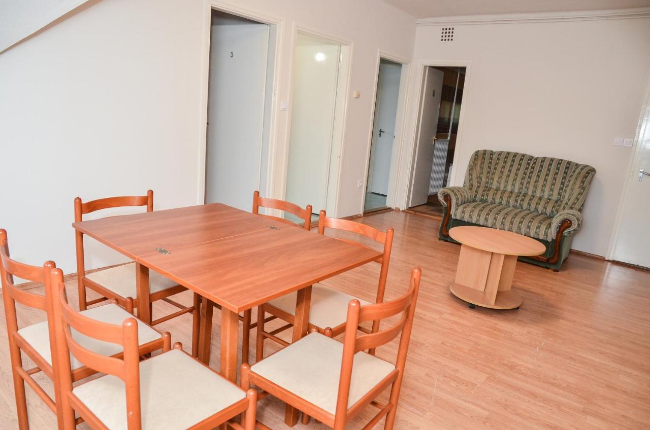 HajdúszoboszlóGabor Aron Apartman公寓式酒店 外观 照片
