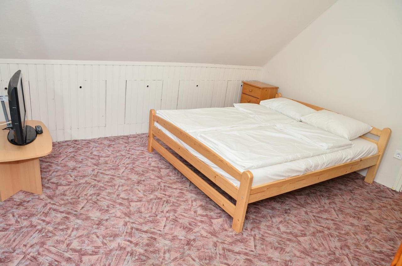 HajdúszoboszlóGabor Aron Apartman公寓式酒店 外观 照片