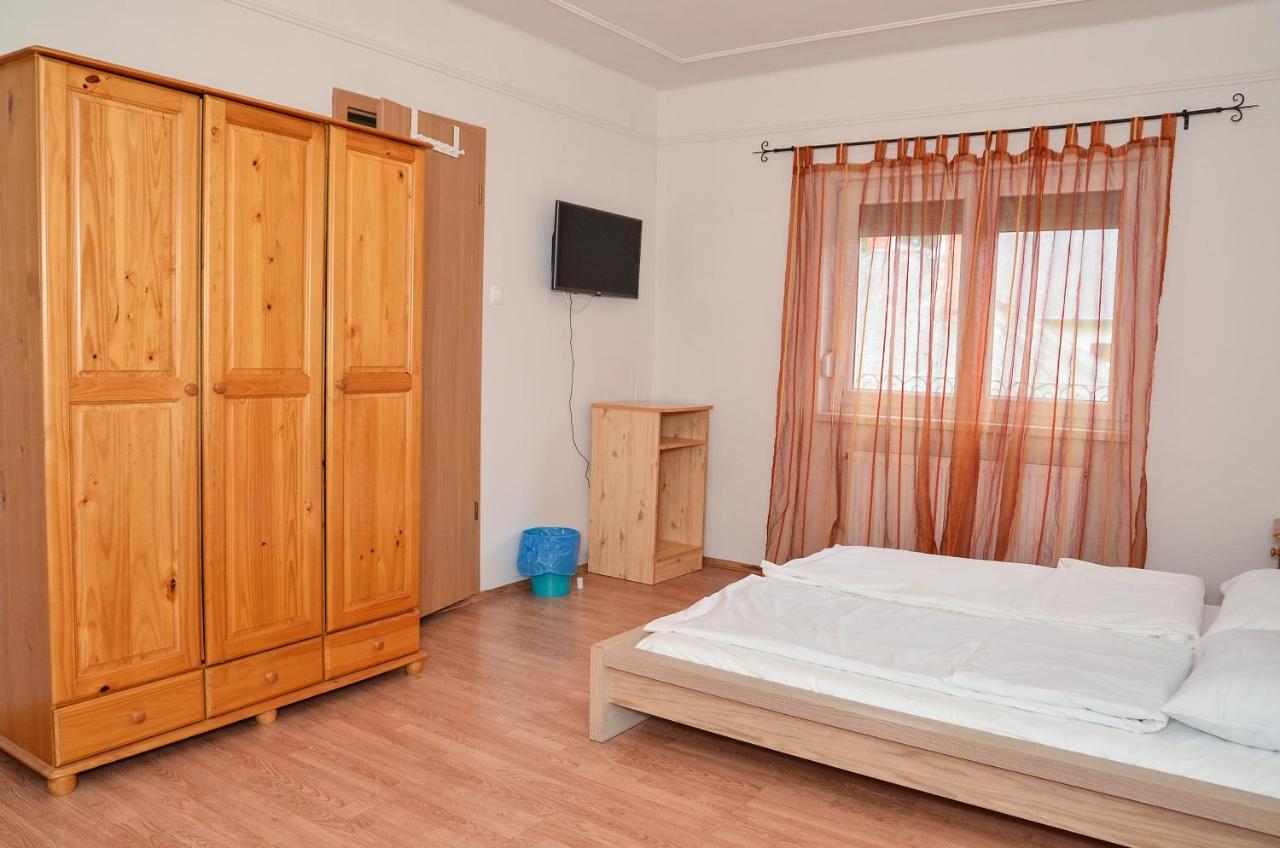 HajdúszoboszlóGabor Aron Apartman公寓式酒店 外观 照片
