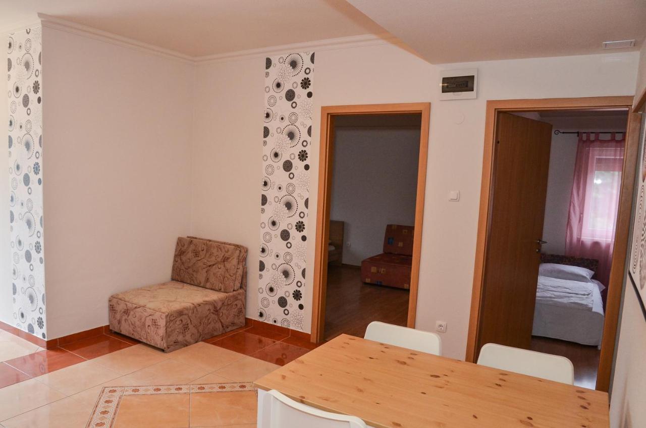 HajdúszoboszlóGabor Aron Apartman公寓式酒店 外观 照片