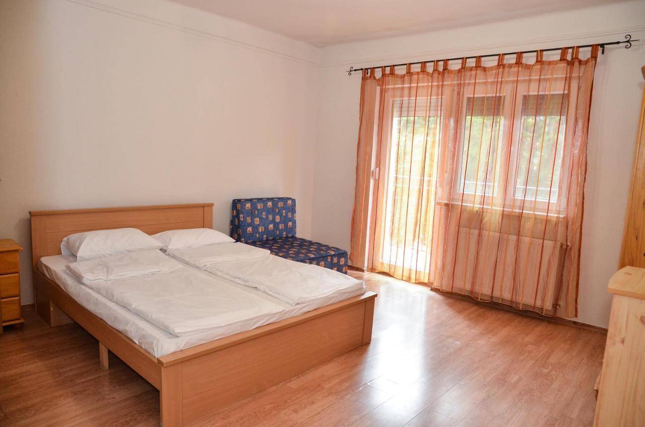 HajdúszoboszlóGabor Aron Apartman公寓式酒店 外观 照片