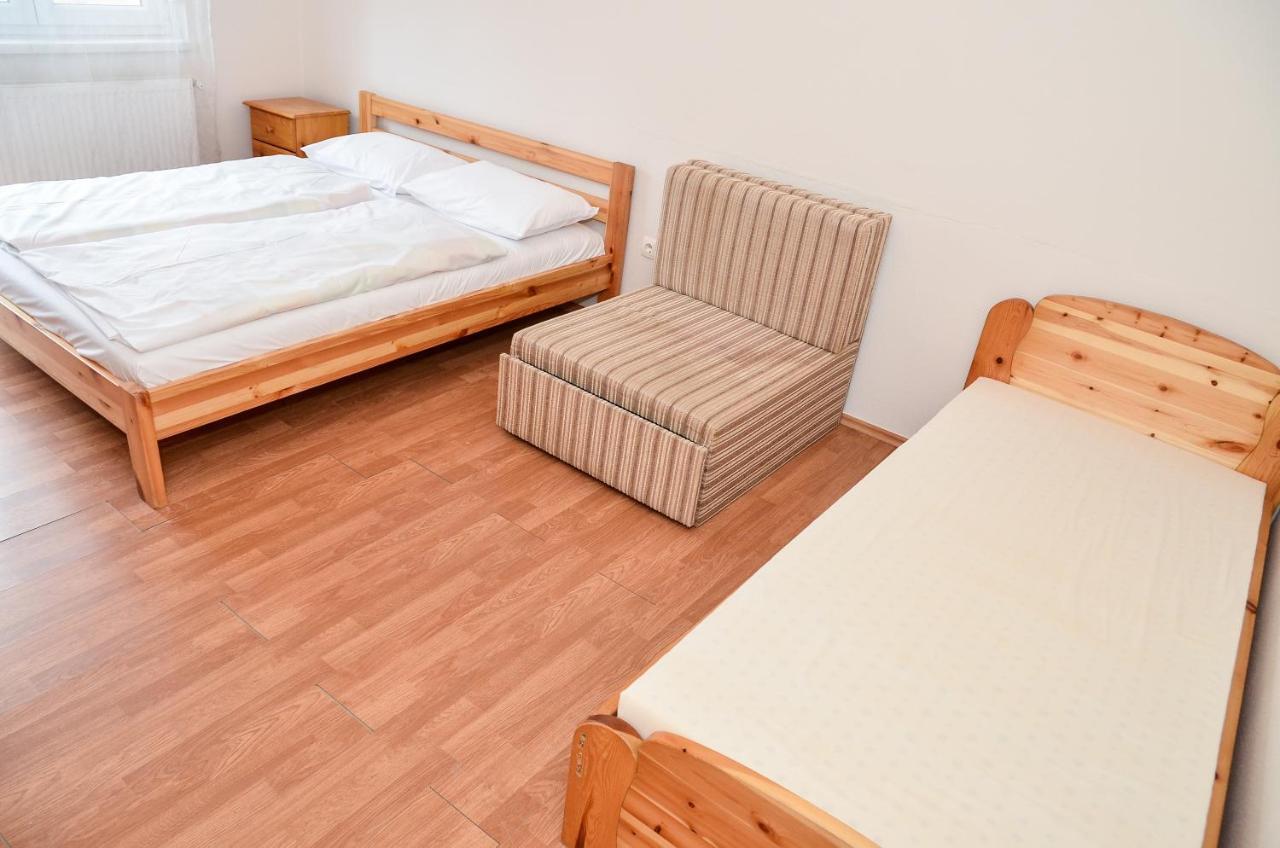 HajdúszoboszlóGabor Aron Apartman公寓式酒店 外观 照片