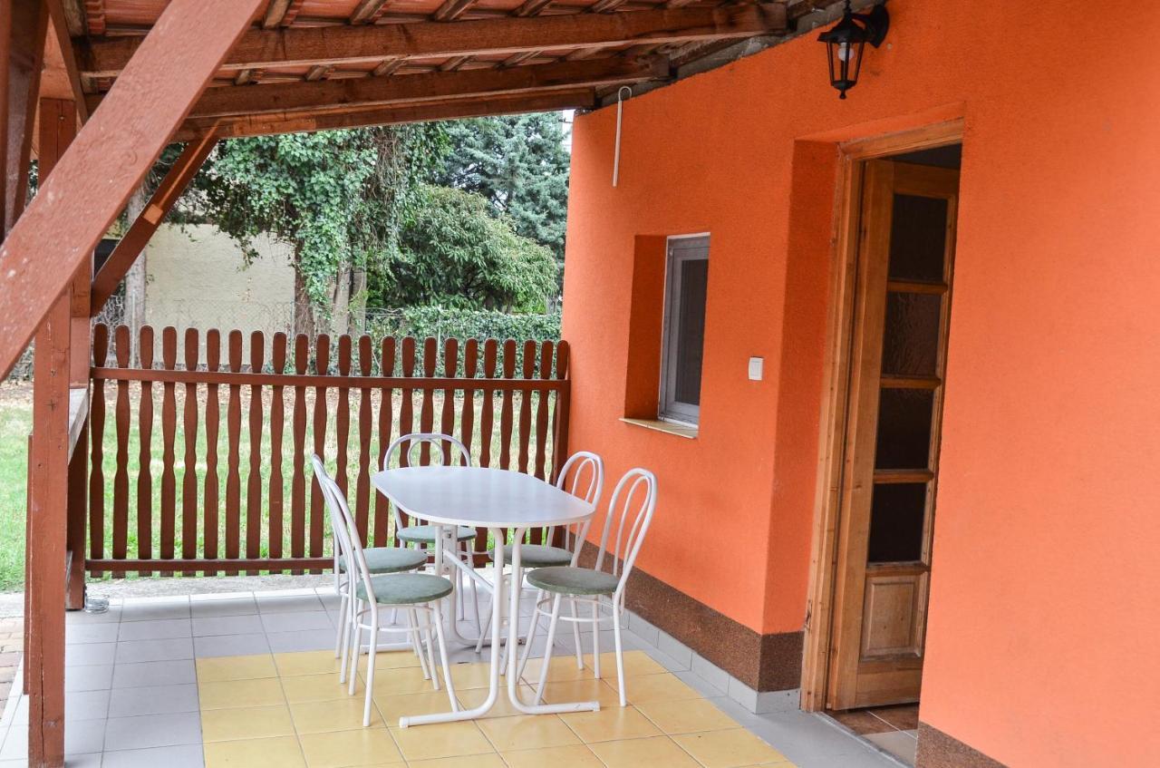HajdúszoboszlóGabor Aron Apartman公寓式酒店 外观 照片