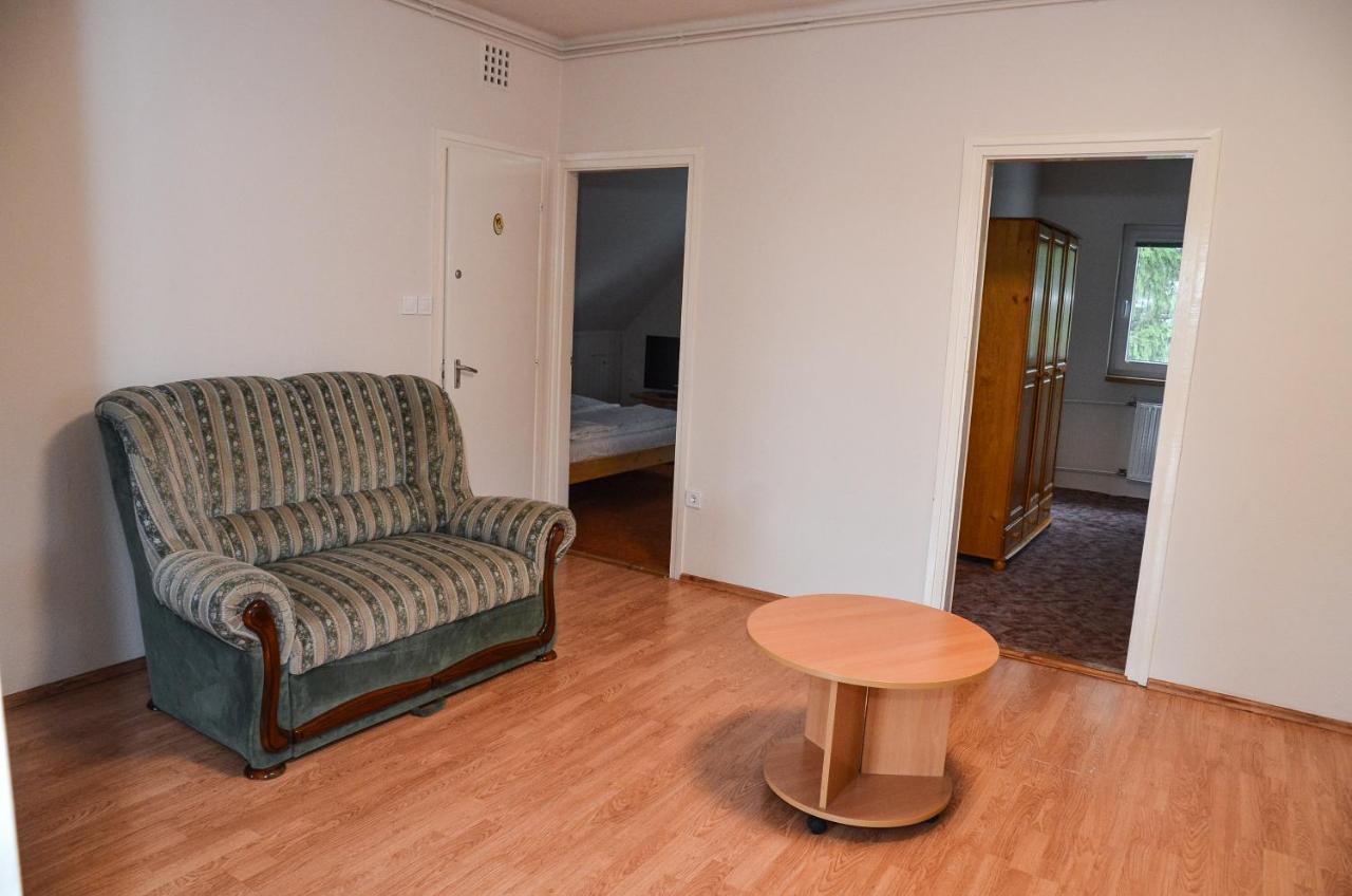 HajdúszoboszlóGabor Aron Apartman公寓式酒店 外观 照片