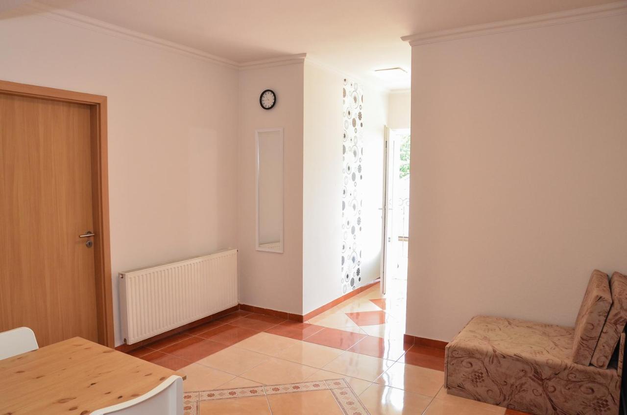 HajdúszoboszlóGabor Aron Apartman公寓式酒店 外观 照片
