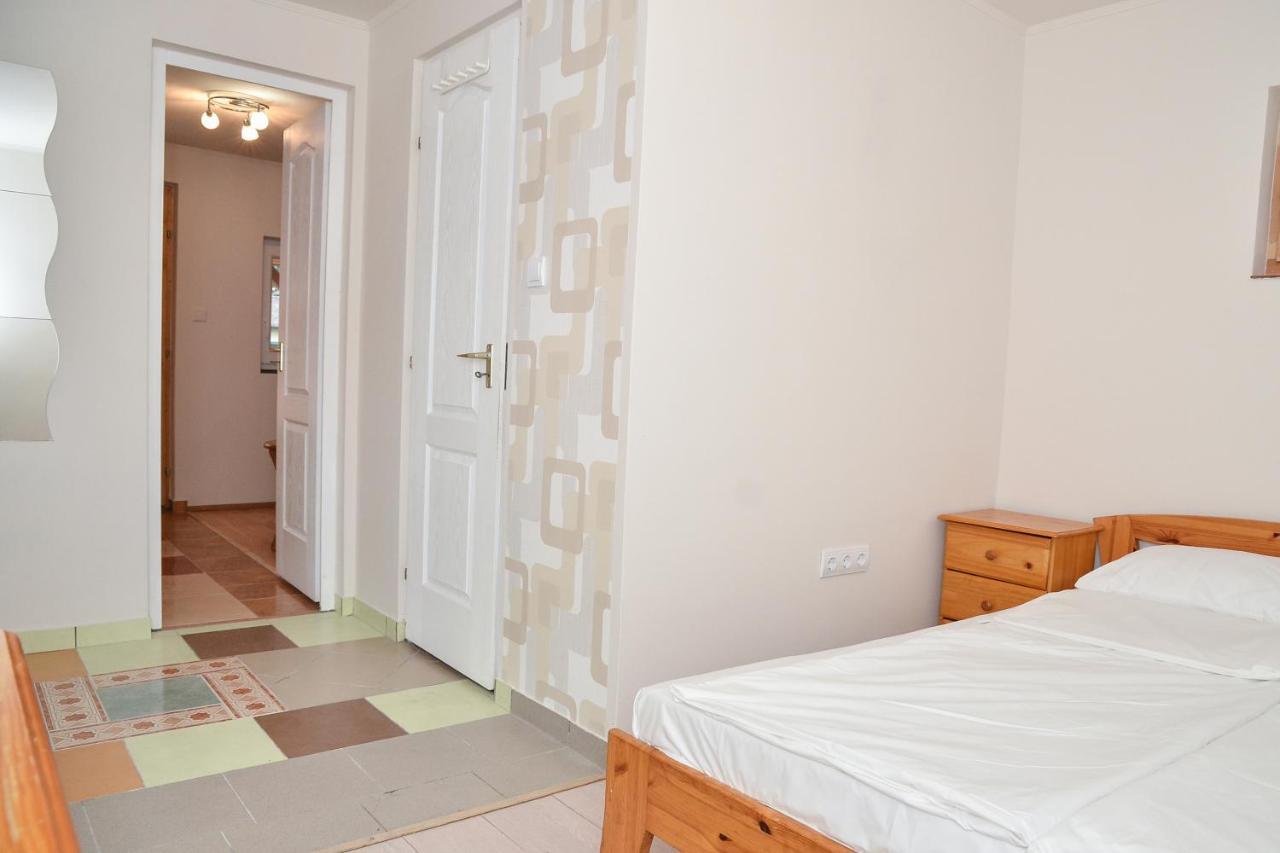 HajdúszoboszlóGabor Aron Apartman公寓式酒店 外观 照片